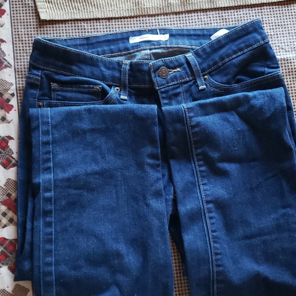 Levi's - Picture 2 of 5